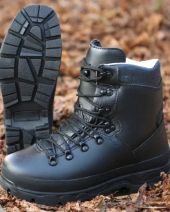 Hot BW Mountain maiharit - Musta Bootsit & Maiharit